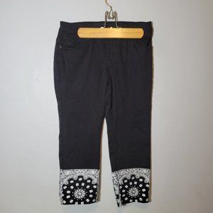 Venus Capri Pants Black with Paisley Bandana Design on Bottom - Women's Size 6